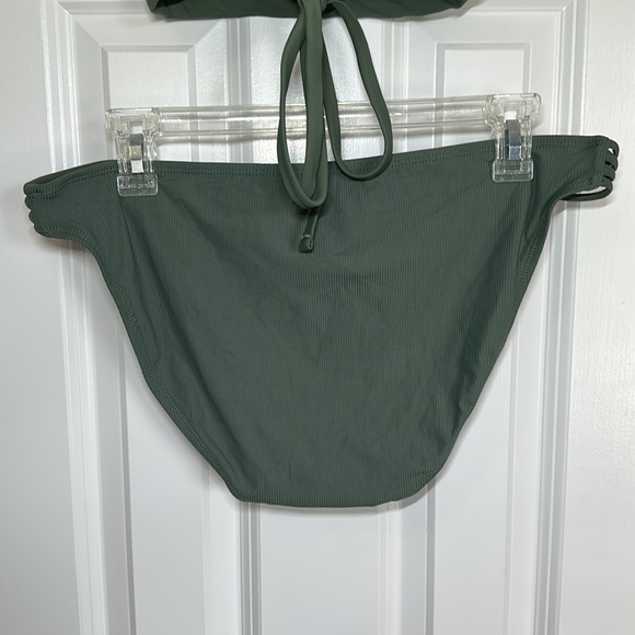 Green ribbed bikini - Picture 4 of 5